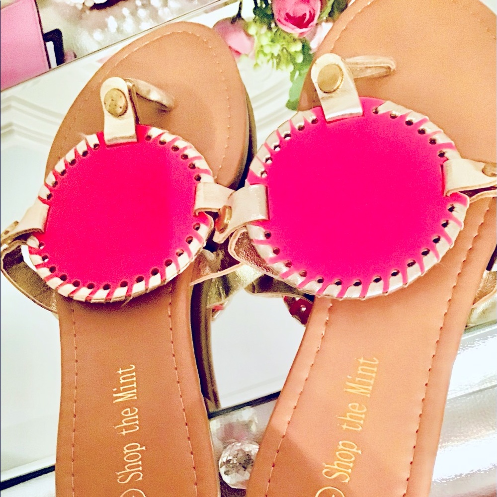Super cute sandals shop the mint